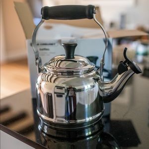 1.25 Quart Whistling Demi Tea Kettle Demi LE CREUSET Stainless Steel NWT